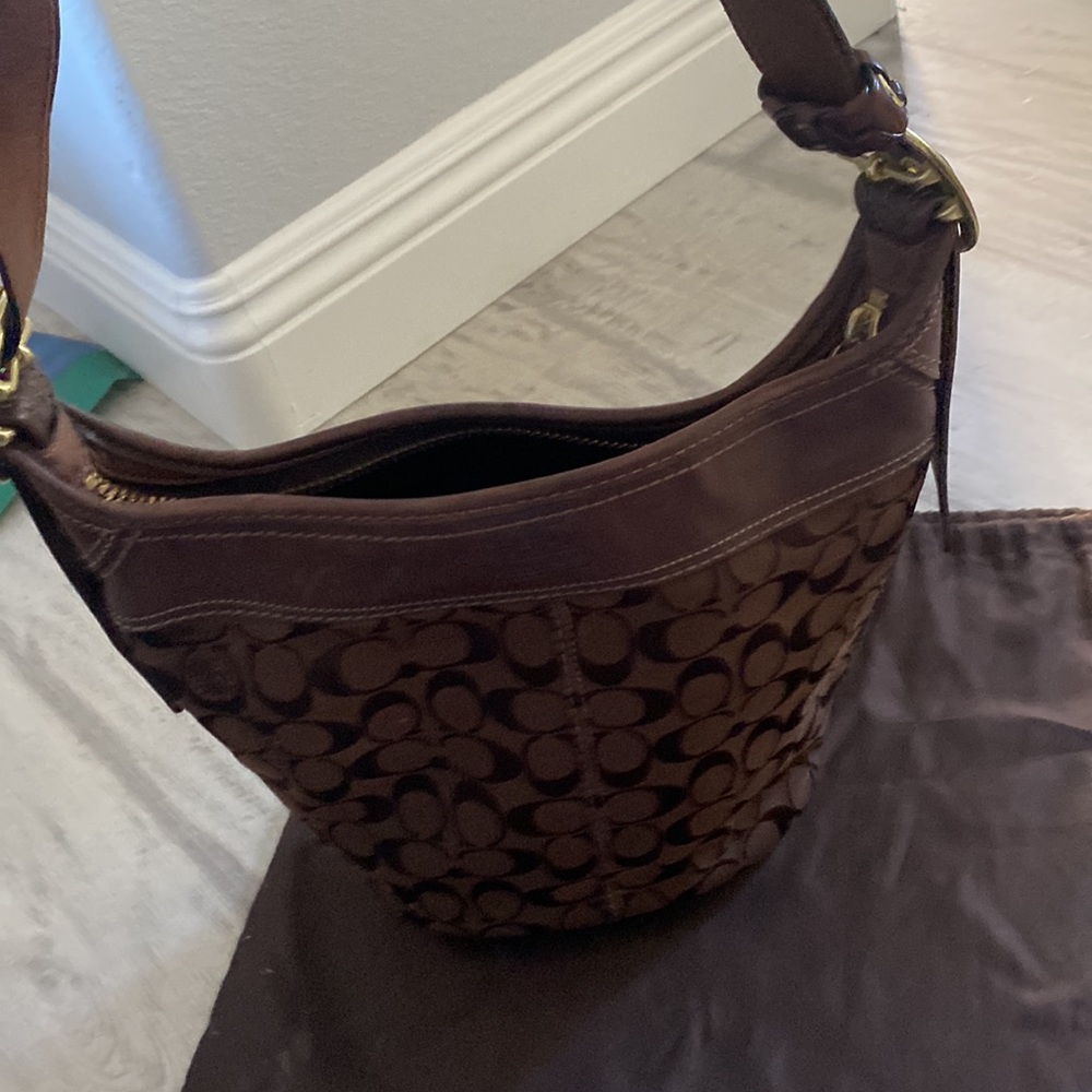 COACH signature dark brown bucket bag - Picture 3 of 6